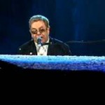 Elton John throws a temper fit onstage in Vegas