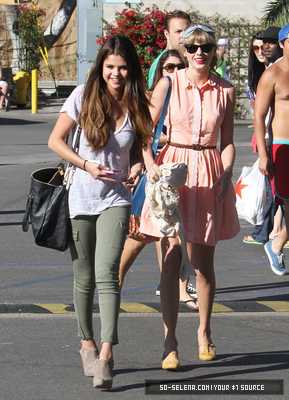 selena gomez taylor swift lunch1 Selena Gomez and Taylor Swift both look adorable
