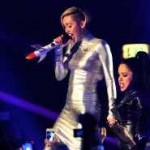 Miley Cyrus craves attention: lights up at MTV EMA
